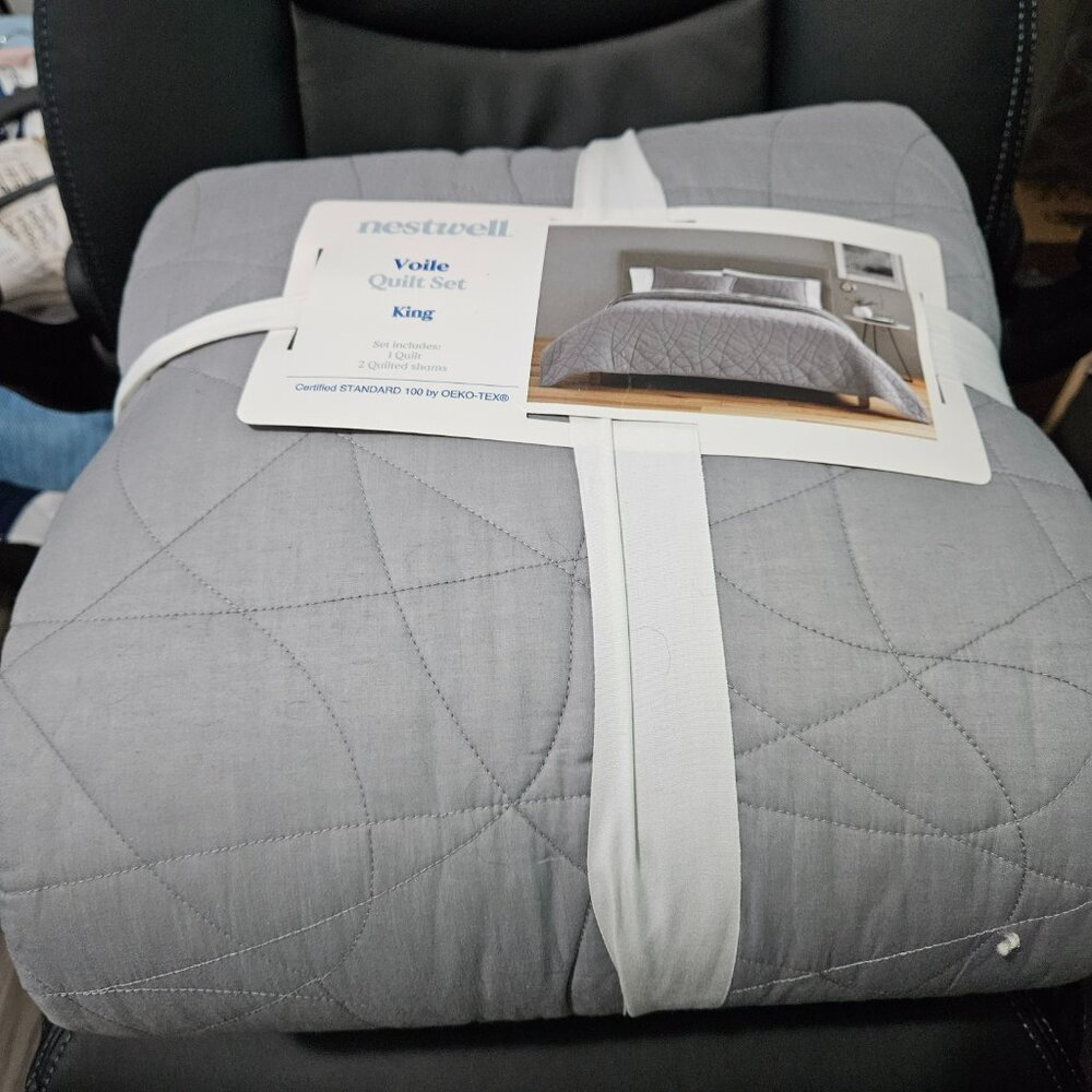 NEW Nestwell Cotton Voile King Stitch Pattern Quilt Set in Gray